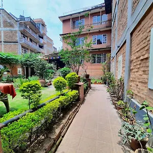 Couette-café Pradhan House - With Garden, Bhatgoan